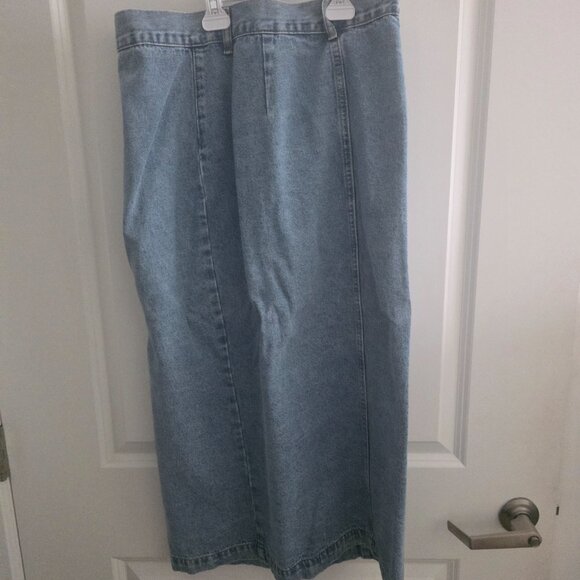 Denim button down skirt - Picture 3 of 3